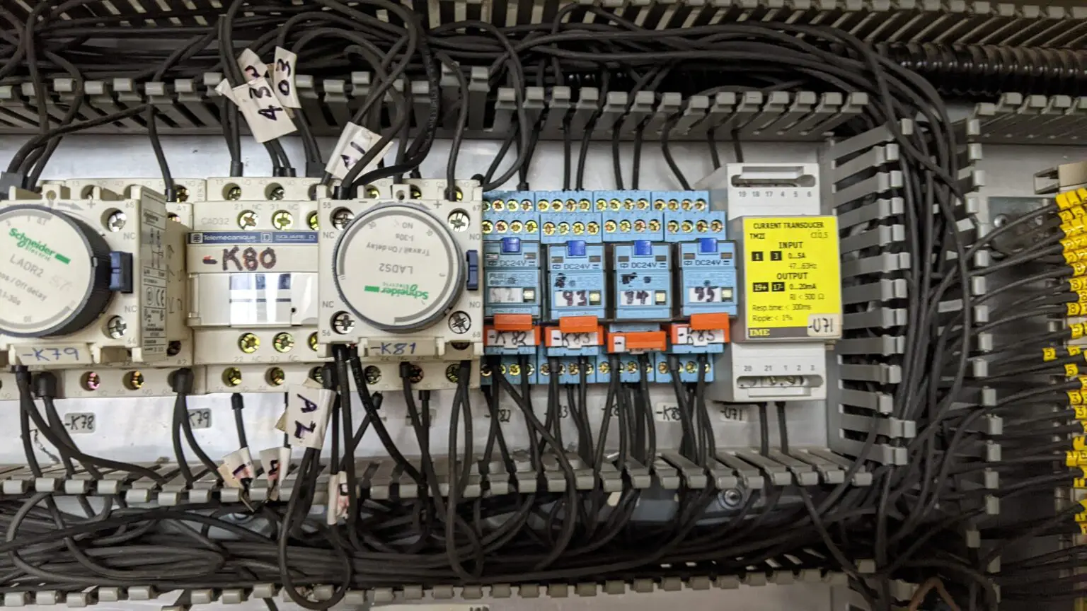 A bunch of wires that are connected to some electrical equipment.