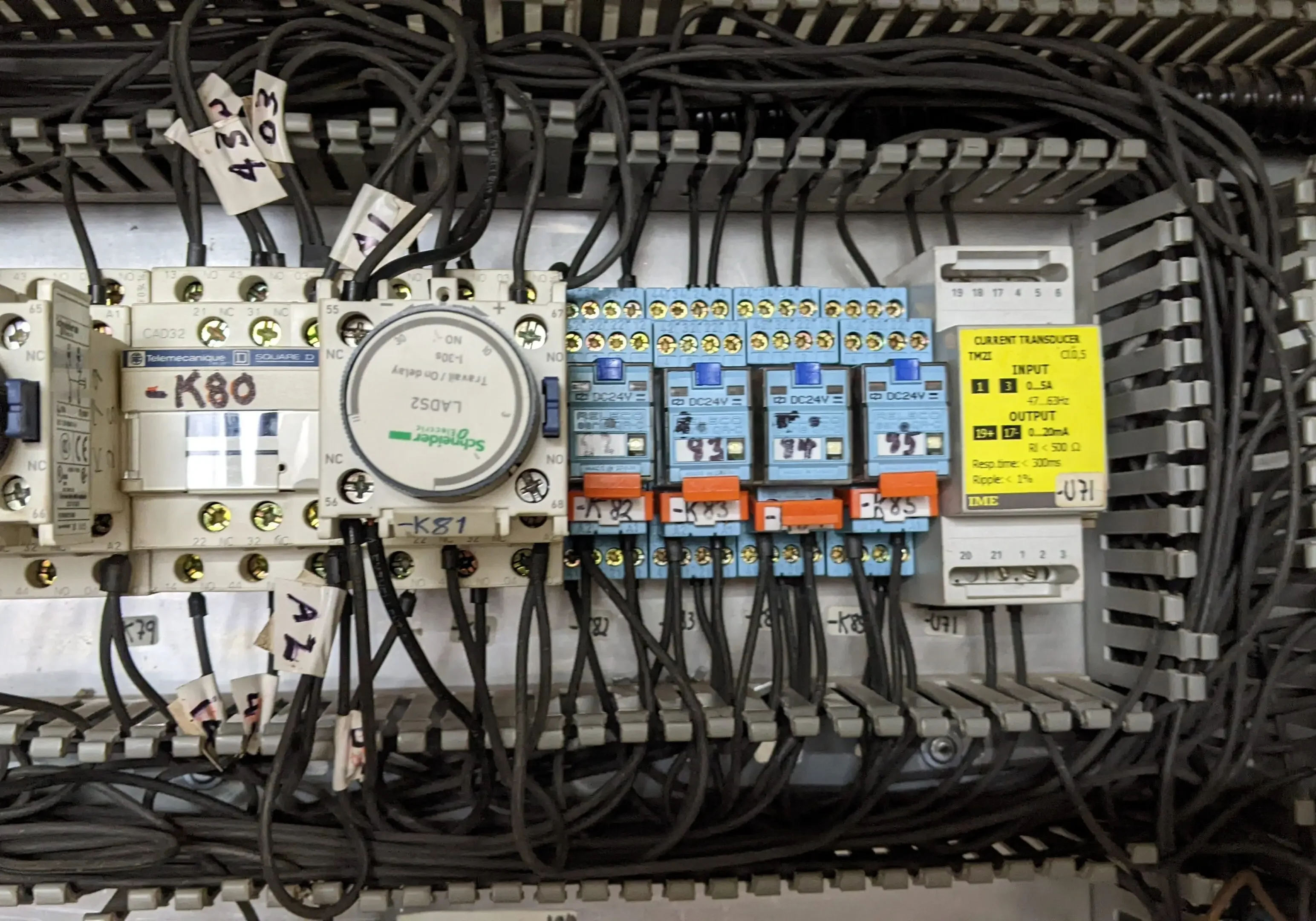 A bunch of wires that are connected to some electrical equipment.